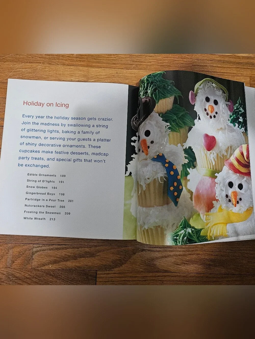 Hello, Cupcake! Cookbook - Decorative Cupcake Designs